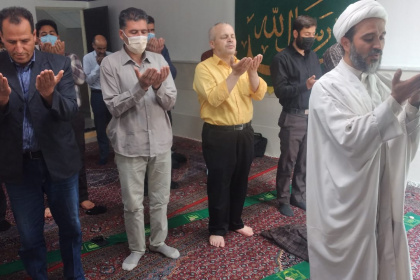 اقامه نماز جماعت جهادگران جهاددانشگاهی استان مرکزی همزمان با ماه مبارک رمضان