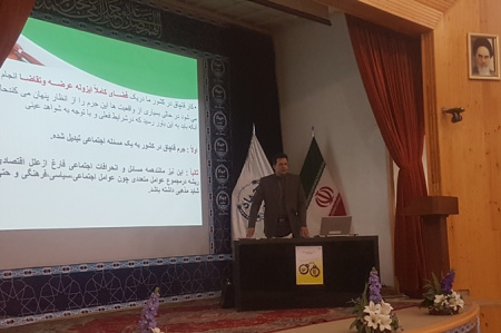 قاچاق ملت را از درآمدهای مشروع و و قانونی چشمگیری محروم ساخته است