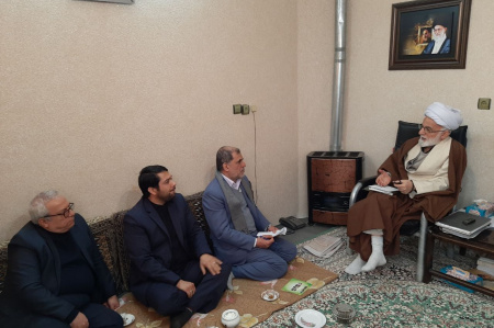 تبیین اندیشه های امام (ره) در دانشگاه ها آینده نظام را بیمه می کند