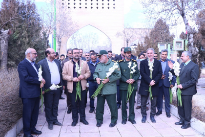 آیین تجدید میثاق دانشگاهیان با شهدای انقلاب توسط جهاددانشگاهی استان مرکزی