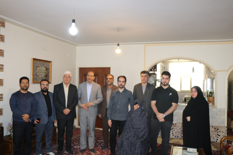 دیدار سرپرست و اعضای جهاددانشگاهی استان مرکزی با خانواده دو شهید موسوی