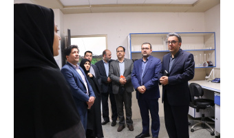 بازدید سرپرست دفتر برنامه‌ریزی، بودجه و تحول اداری استانداری مرکزی از آزمایشگاه جامع جهاددانشگاهی استان