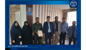 تکریم خانواده شهید صادقی به مناسبت هفته دفاع مقدس