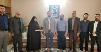 دیدار رئیس جهاددانشگاهی استان مرکزی با خانواده شهید "علی امیدی"