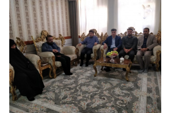 تکریم خانواده شهید طاهری به مناسبت هفته دفاع مقدس